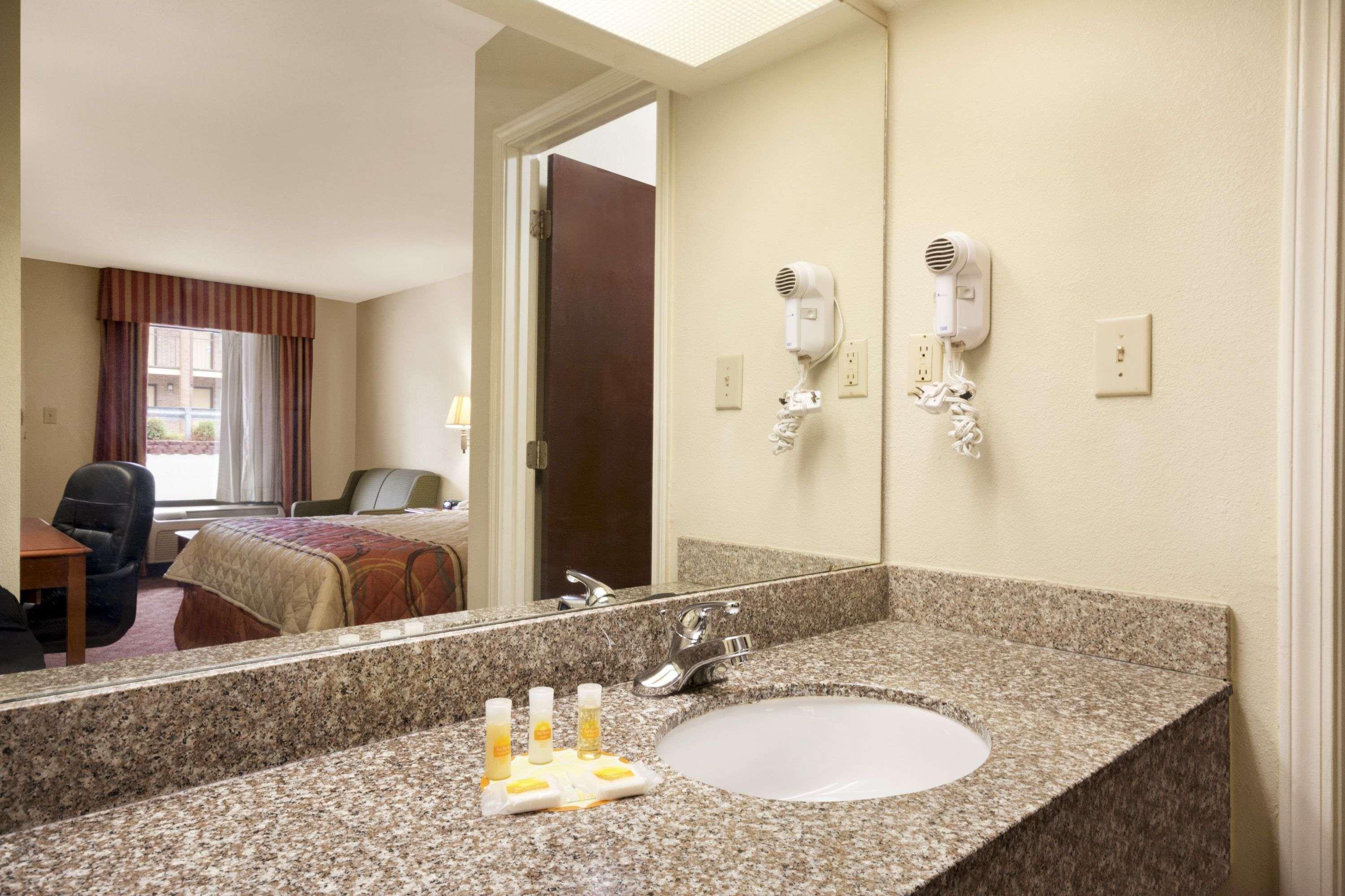 Days Inn By Wyndham Weldon Roanoke Rapids מראה חיצוני תמונה